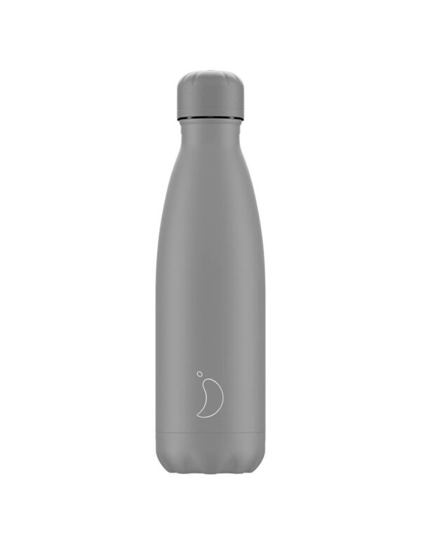 Παγούρι Chilly's-Pastel Grey, 500ml, 1 τεμ. Κατασκευασμένο από ανθεκτικό, υψηλής ποιότητας, ανοξείδωτο ατσάλι 304 και φινιρισμένο με προηγμένης διαδικασίας βαφή πούδρας. Το αεροστεγές βιδωτό καπάκι αποτρέπει τις τυχαίες διαρροές και τις λερωμένες τσάντες! 24 ώρες κρύο - ανεξαρτήτως καιρού 12 ώρες ζεστό Κλείσιμο χωρίς διαρροές Διατηρεί άρωμα και φρεσκάδα Δεν γίνεται υγροποιήση Χωρίς BPA Κατασκευασμένο από υψηλής ποιότητας ανοξείδωτο ατσάλι 304 μέσα και έξω Μόνωση με κενό αέρος με διπλό τοίχωμα για μόνωση Βιδωτό καπάκι για αεροστεγές και χωρίς διαρροές κλείσιμο